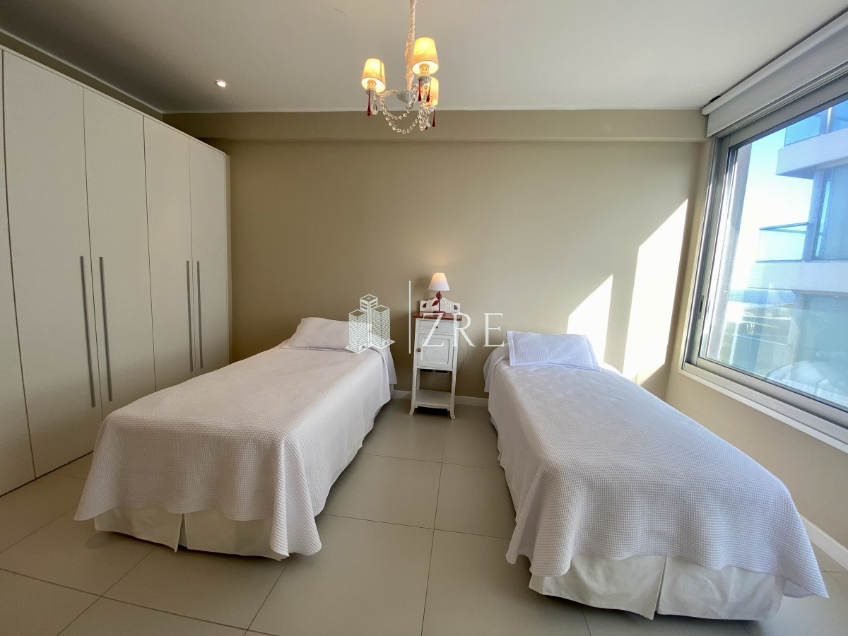 Apartamento ID.341 - Venta apartamento 4 dormitorios, playa brava Punta del Este 
