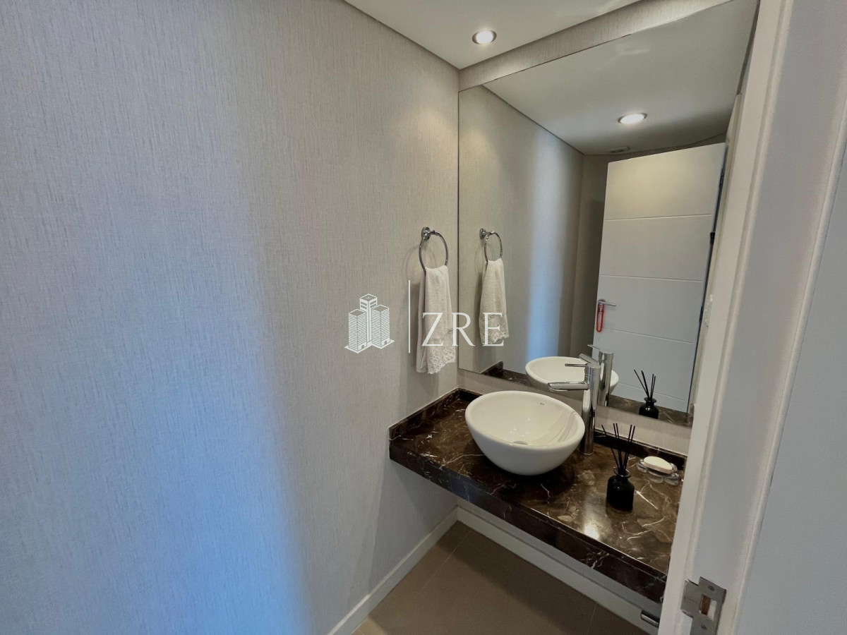 Apartamento ID.656 - Venta apartamento 2 dormitorios. Playa mansa, Punta del Este. 