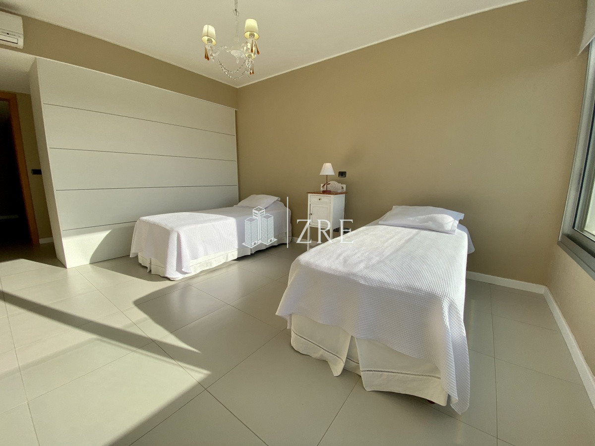 Apartamento ID.341 - Venta apartamento 4 dormitorios, playa brava Punta del Este 