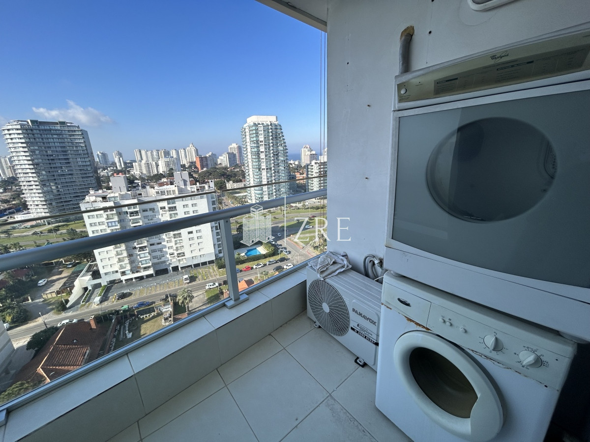 Apartamento ID.736 - Venta apartamento Punta del Este en Playa Mansa con vista al mar. 2 dormitorios