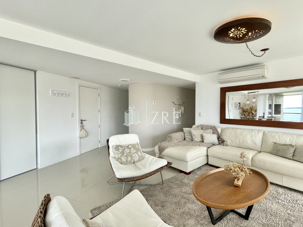 Apartamento ID.235 - venta apartamento 2 dormitorios  2 baños  Parrillero. Playa mansa, Punta del Este 