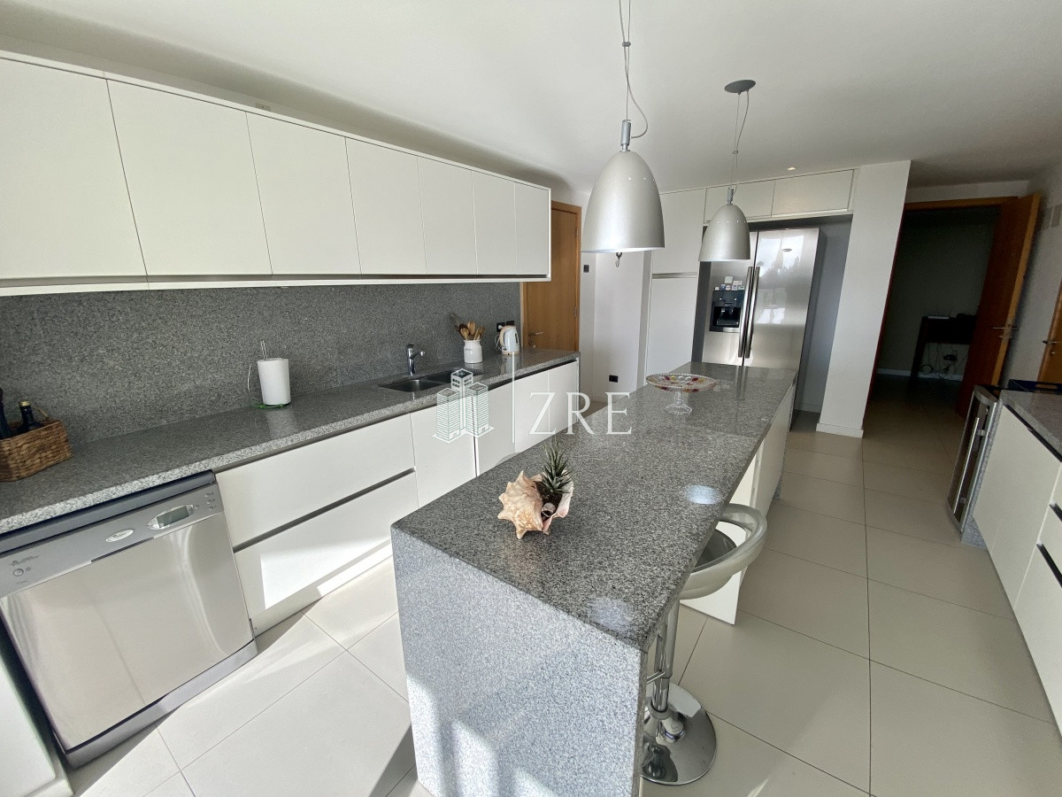 Apartamento ID.341 - Venta apartamento 4 dormitorios, playa brava Punta del Este 