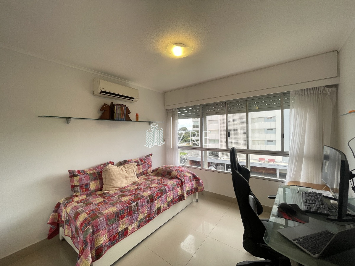 Apartamento ID.496 - Venta apartamento 3 dormitorios playa mansa Punta del Este