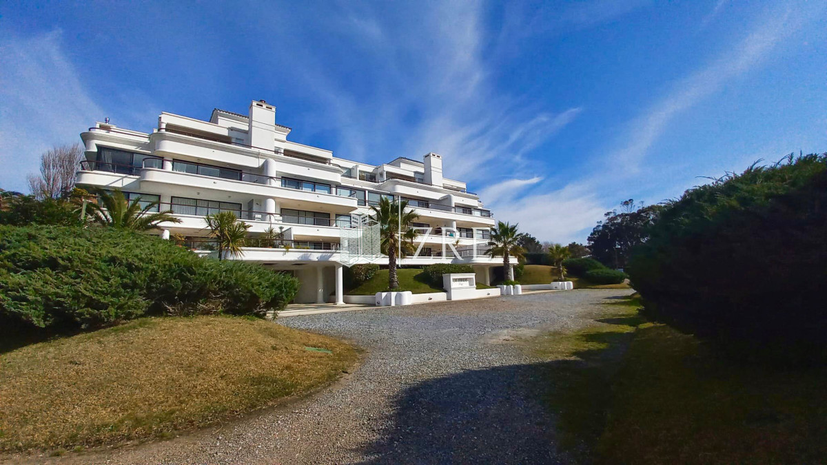 Apartamento ID.175 - Venta - Alquiler Departamento - 3 Dormitorios 3 baños + Servicio - Playa Brava   