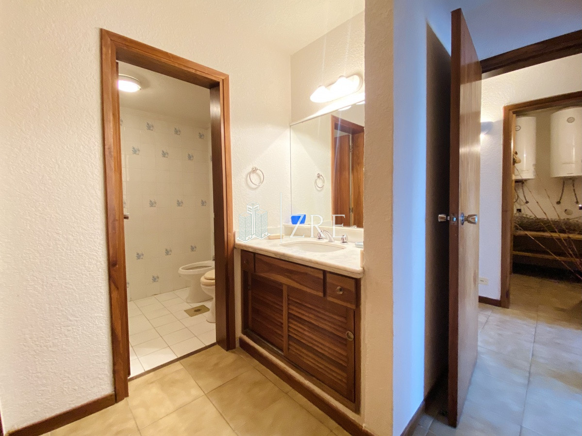 Apartamento ID.434 - Venta apartamento 3 dormitorios, piso alto, Torre tradicional en Punta del Este 