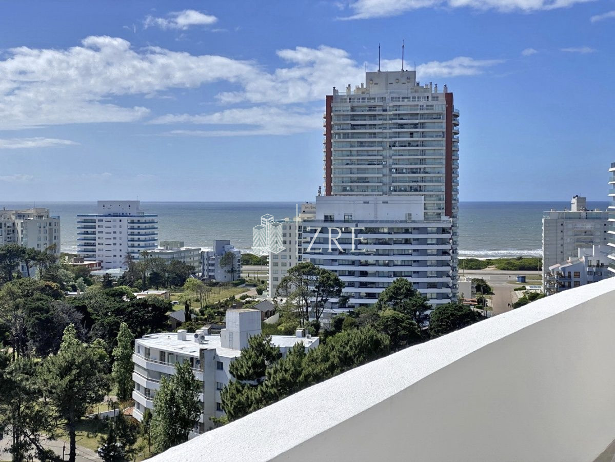 Apartamento ID.163 - Venta apartamento 3 dormitorios. Aidy Grill, Punta del Este.  