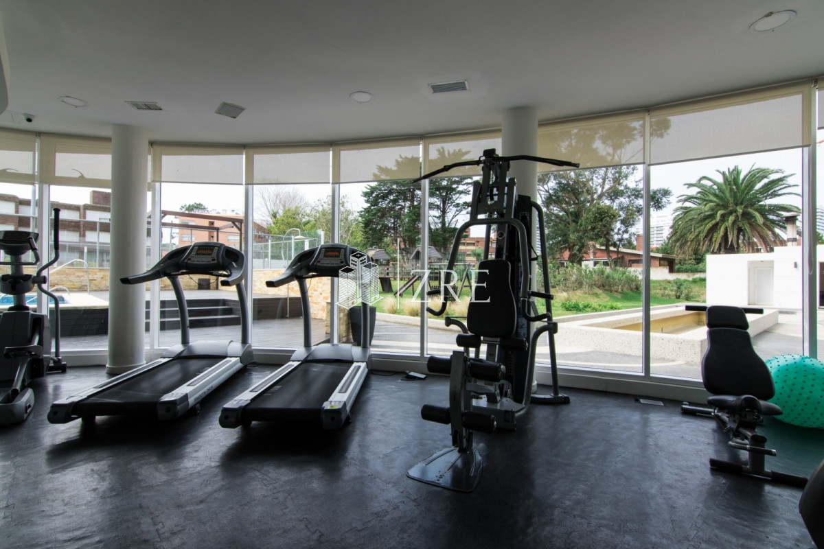 Apartamento ID.495 - Venta apartamento de 4 dormitorios a 200m del mar!