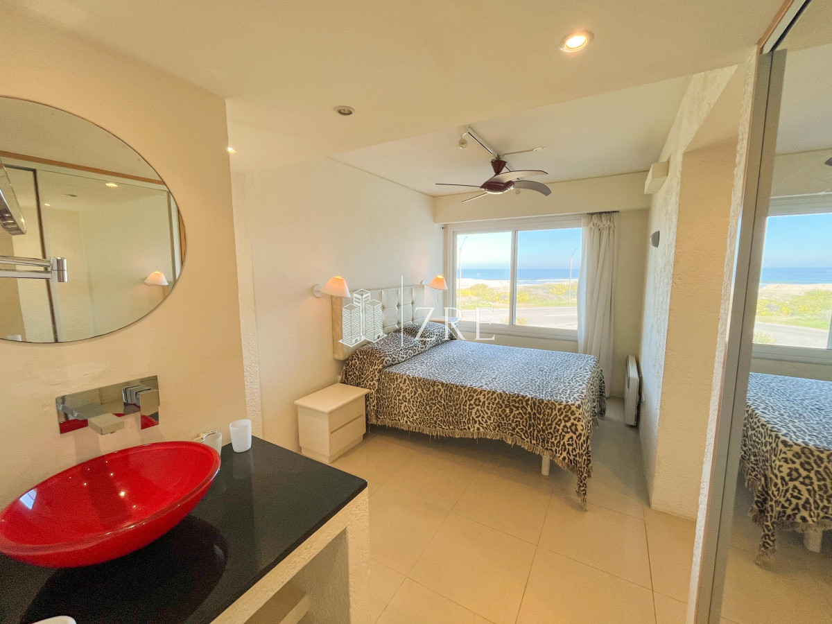 Apartamento ID.1262 - Venta Apartamento 4 Suites Con Vista al Mar, Playa Brava, Punta del Este.