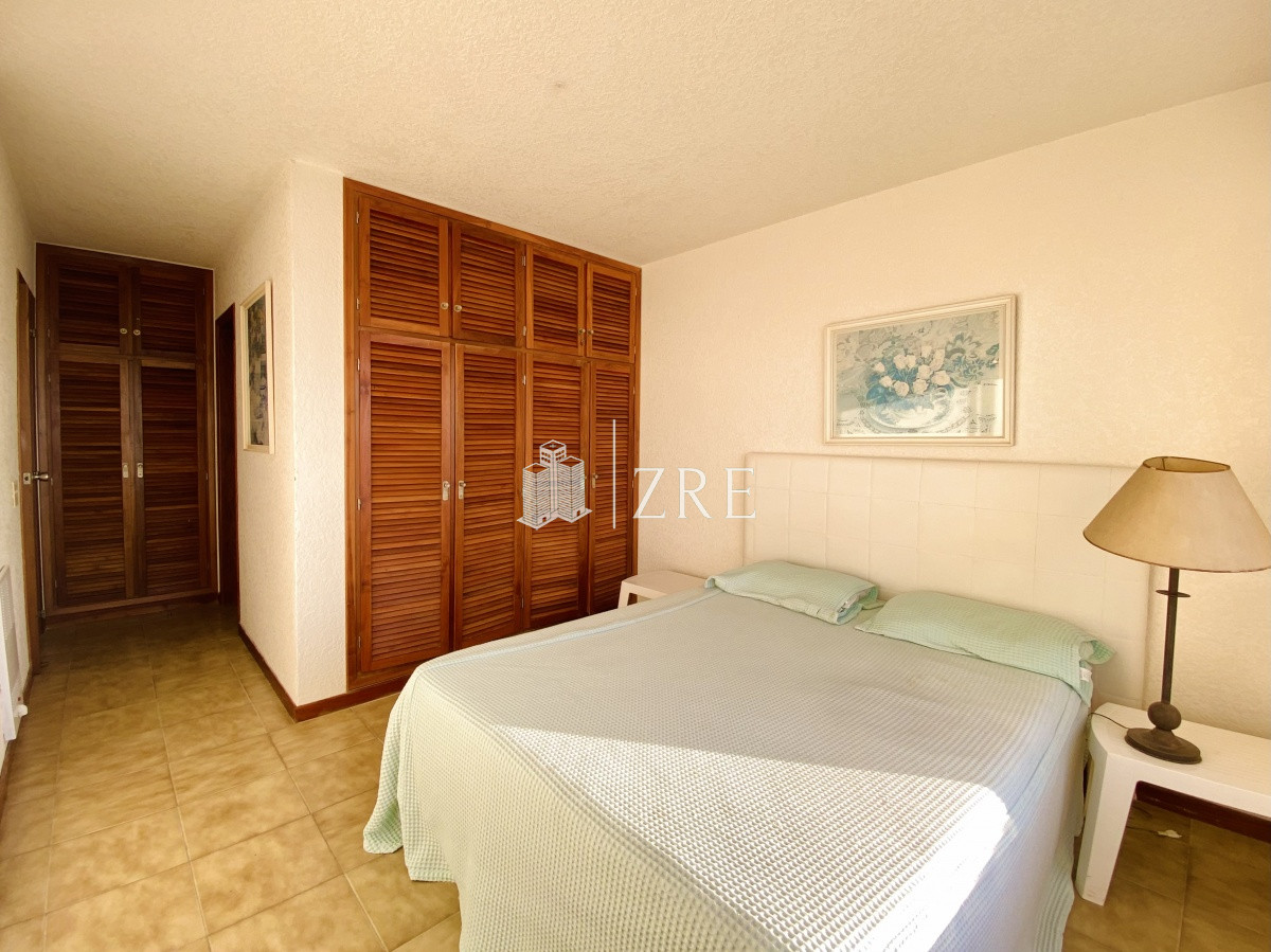 Apartamento ID.434 - Venta apartamento 3 dormitorios, piso alto, Torre tradicional en Punta del Este 
