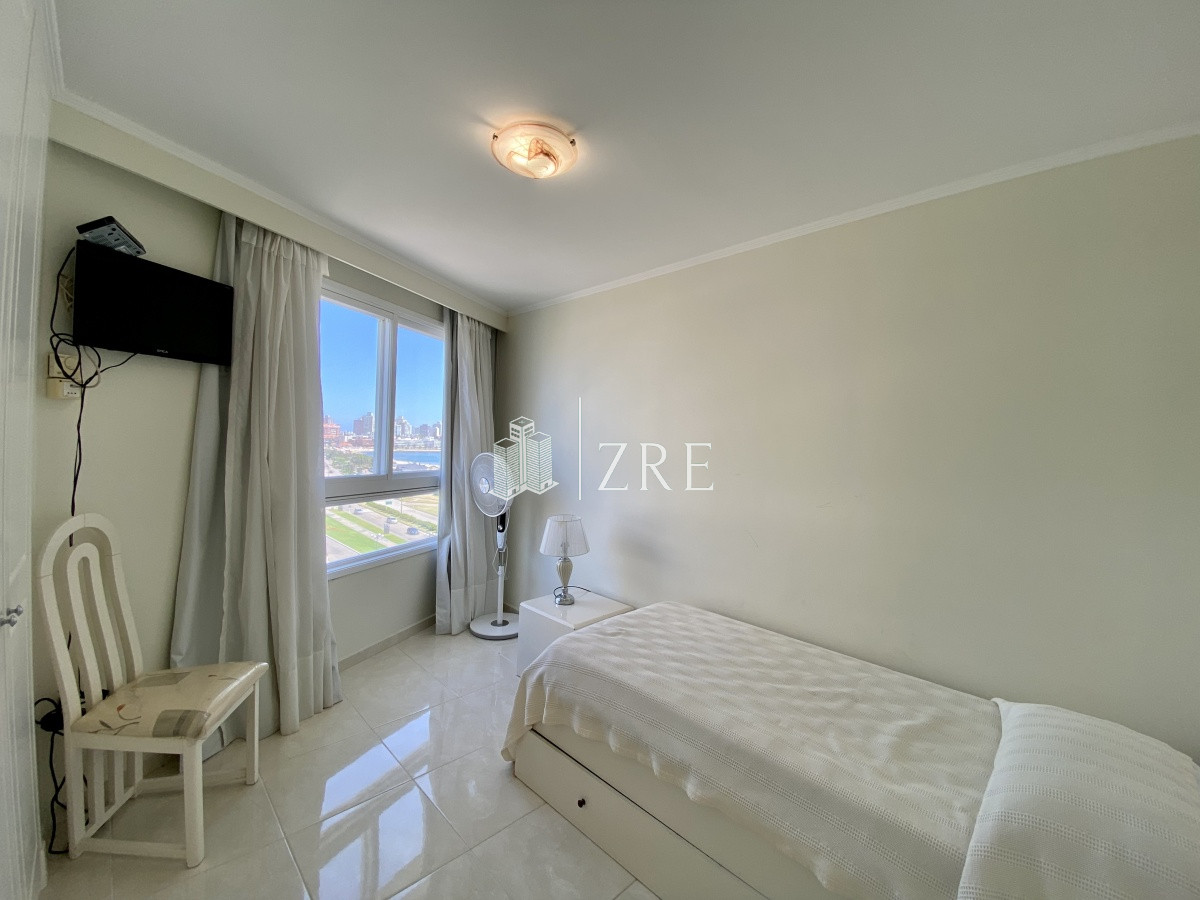 Apartamento ID.379 - Venta apartamento 3 dormitorios. Playa mansa, Punta del Este