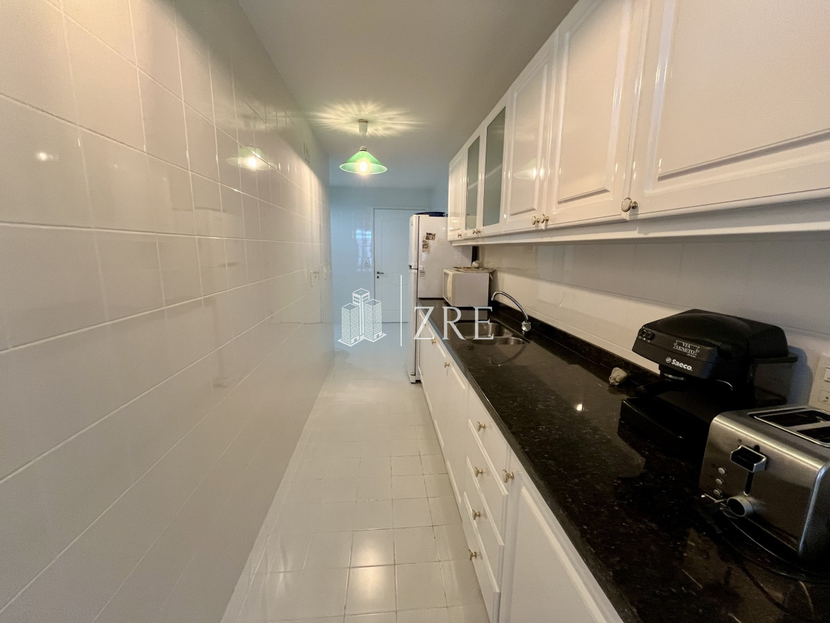 Apartamento ID.137 - Venta apartamento 3 dormitorios más dependencia, playa mansa. Punta del Este 