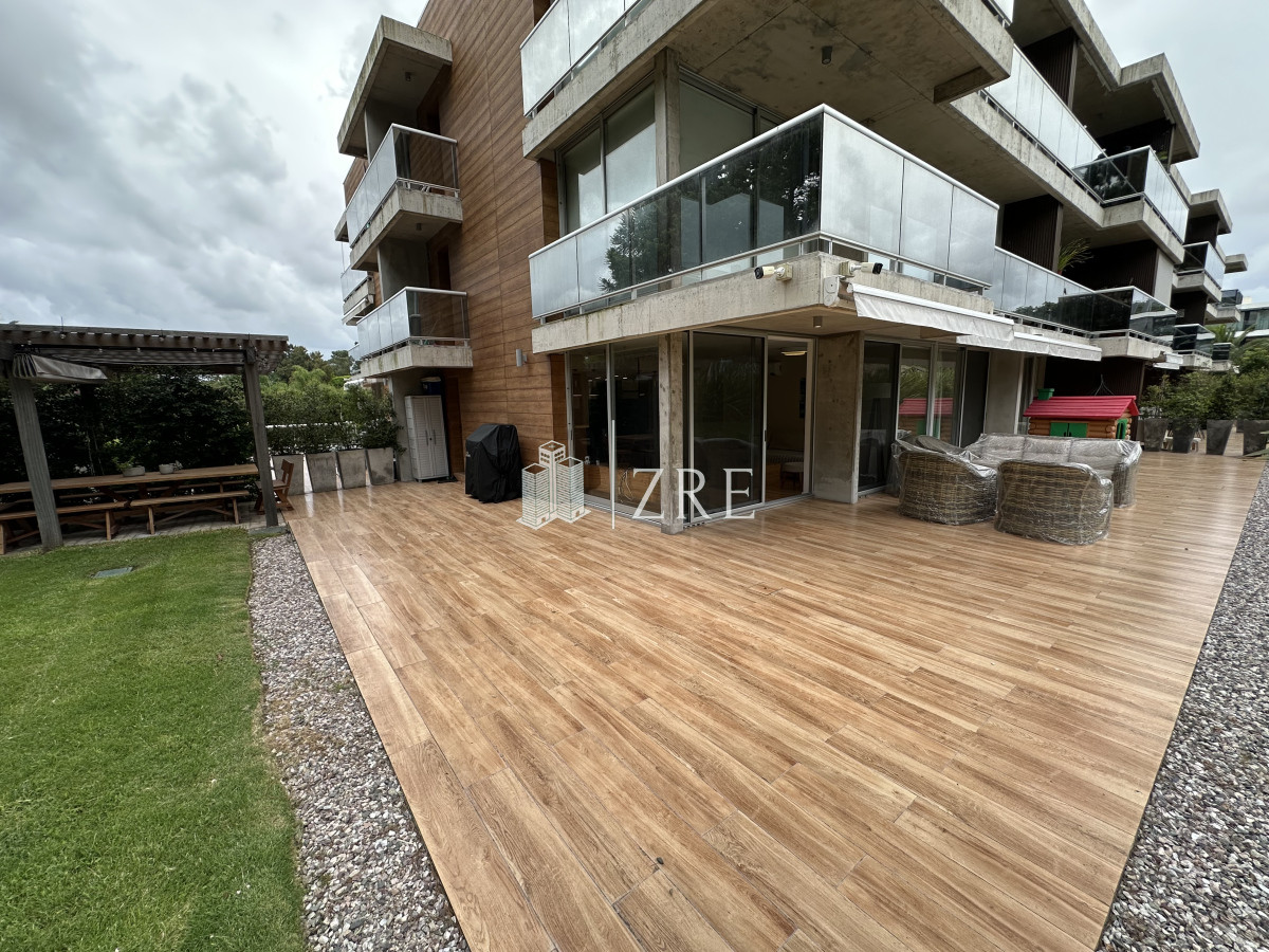 Apartamento ID.661 - Venta apartamento 3 dormitorios. Playa mansa, Punta del Este. 