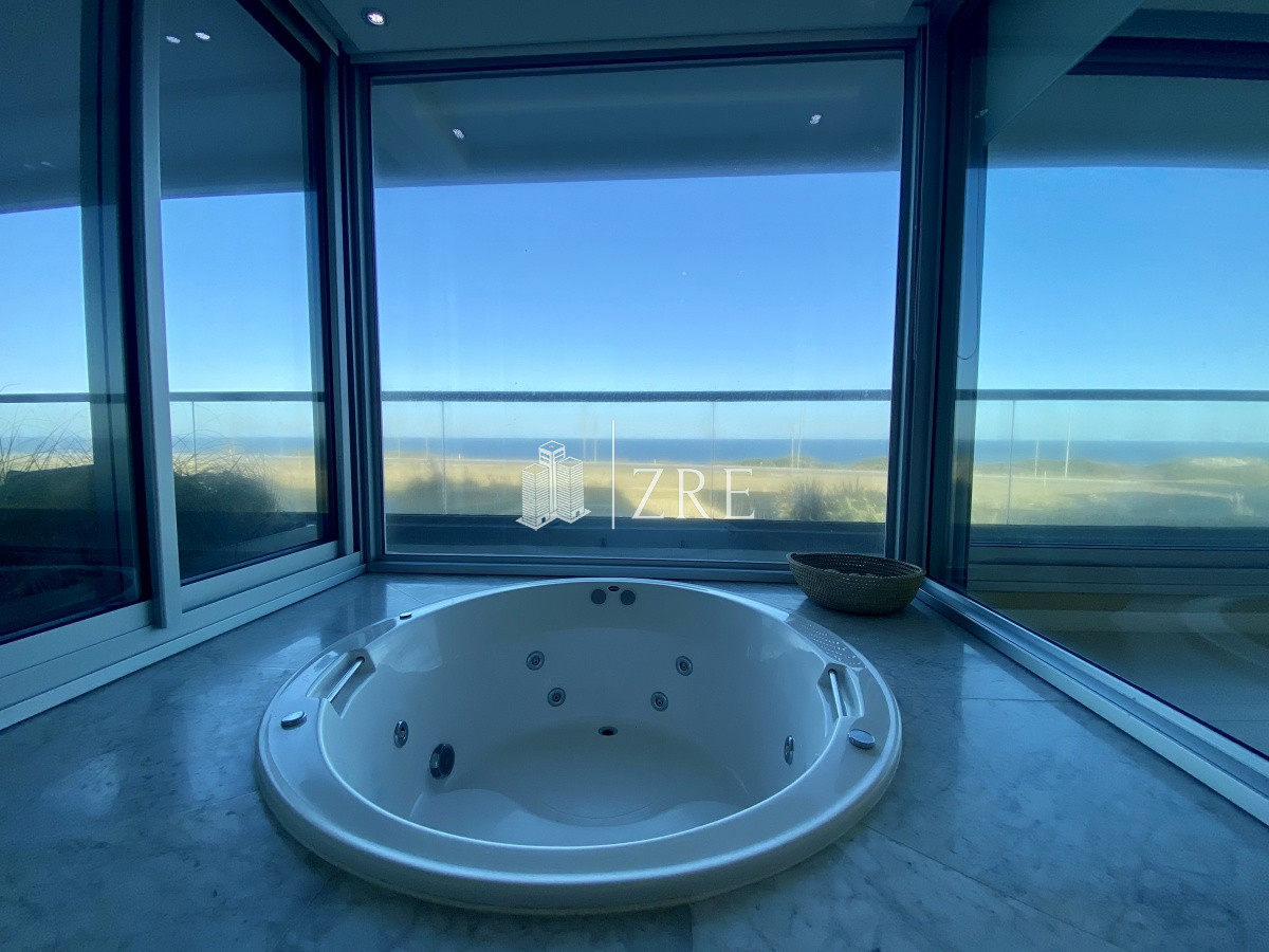 Apartamento ID.341 - Venta apartamento 4 dormitorios, playa brava Punta del Este 