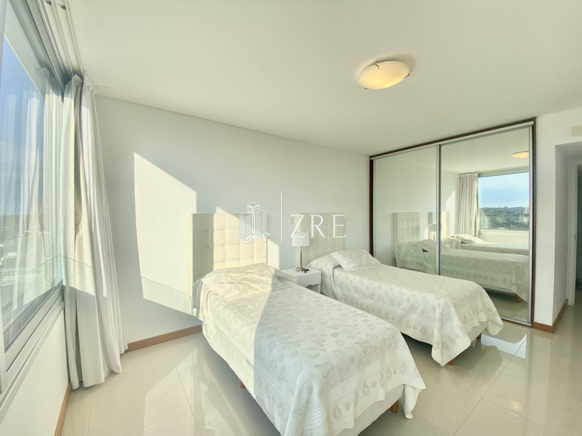 Apartamento ID.290 - Alquiler temporal tiburón III Punta del Este tres dormitorios.  