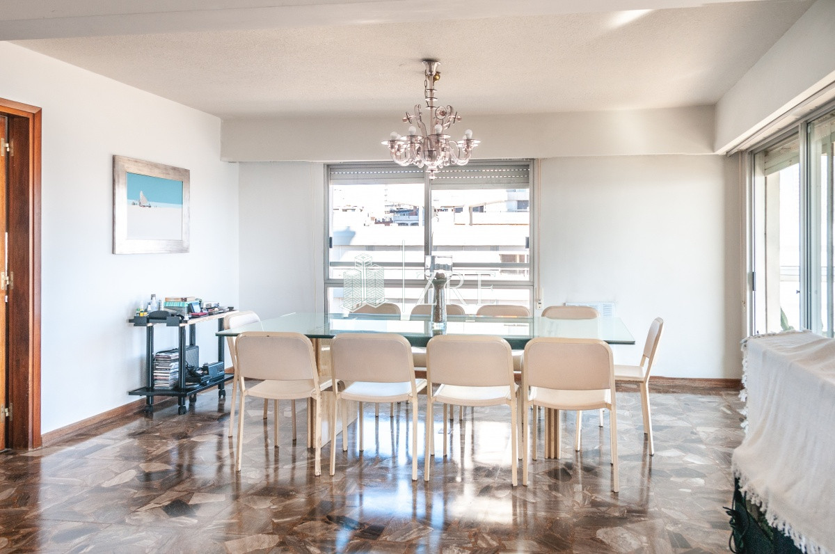 Apartamento ID.338 - Primera fila Playa Mansa, semipiso en Malecon.