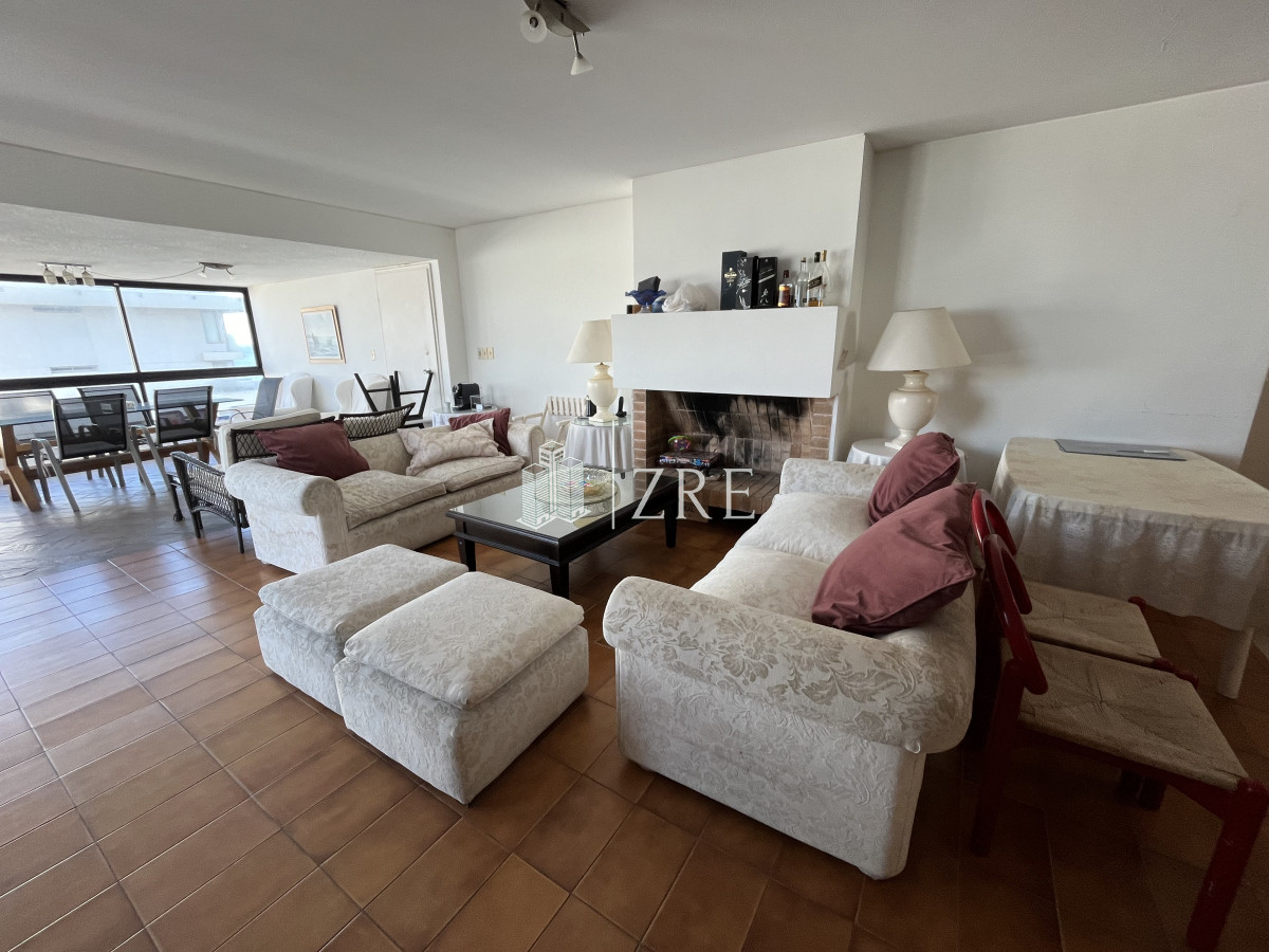 Apartamento ID.640 - Venta apartamento cuatro dormitorios, Península. Punta Del Este 