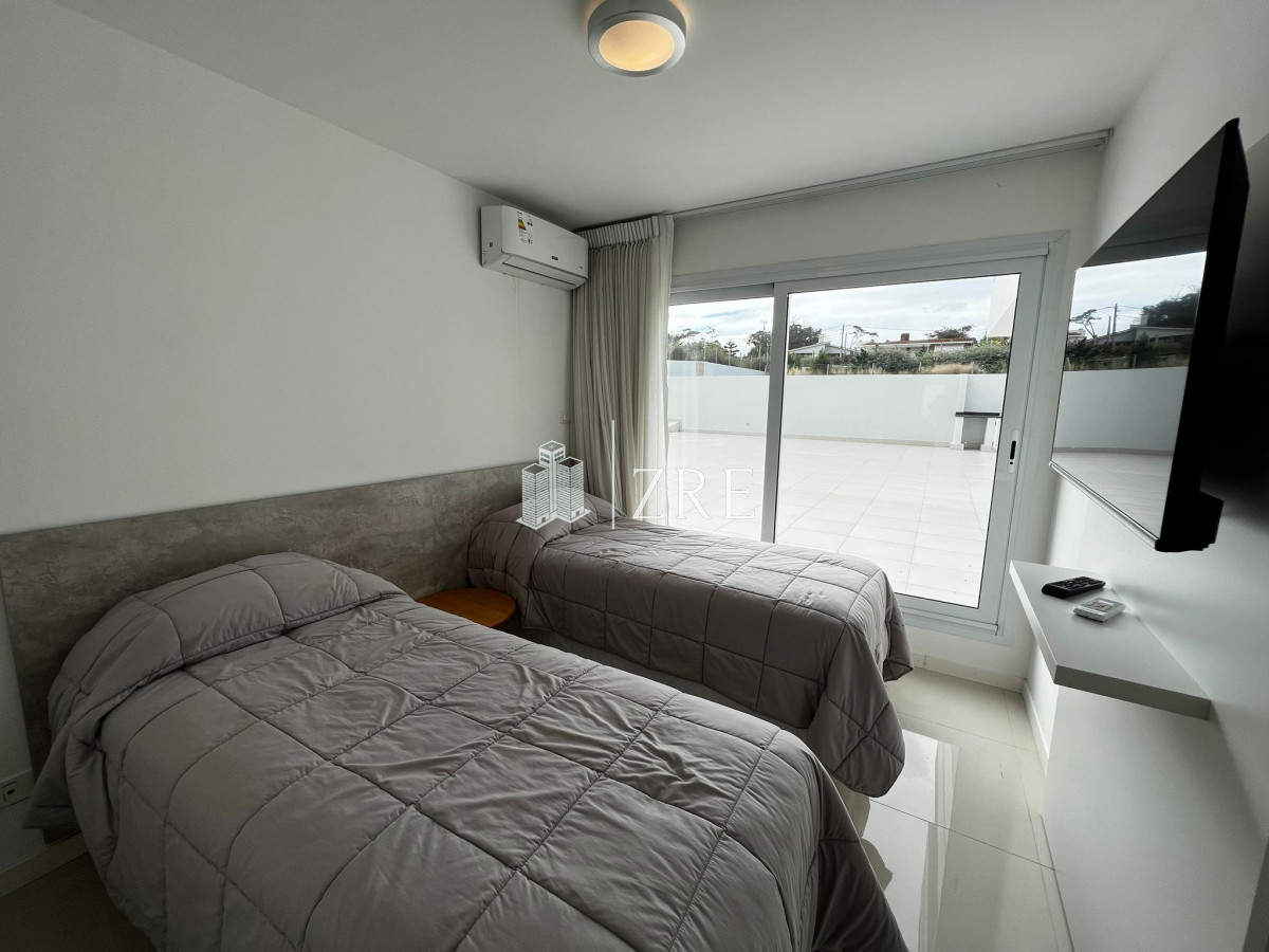 Apartamento ID.468 - Venta apartamento 3 dormitorios. Playa mansa, Punta del Este