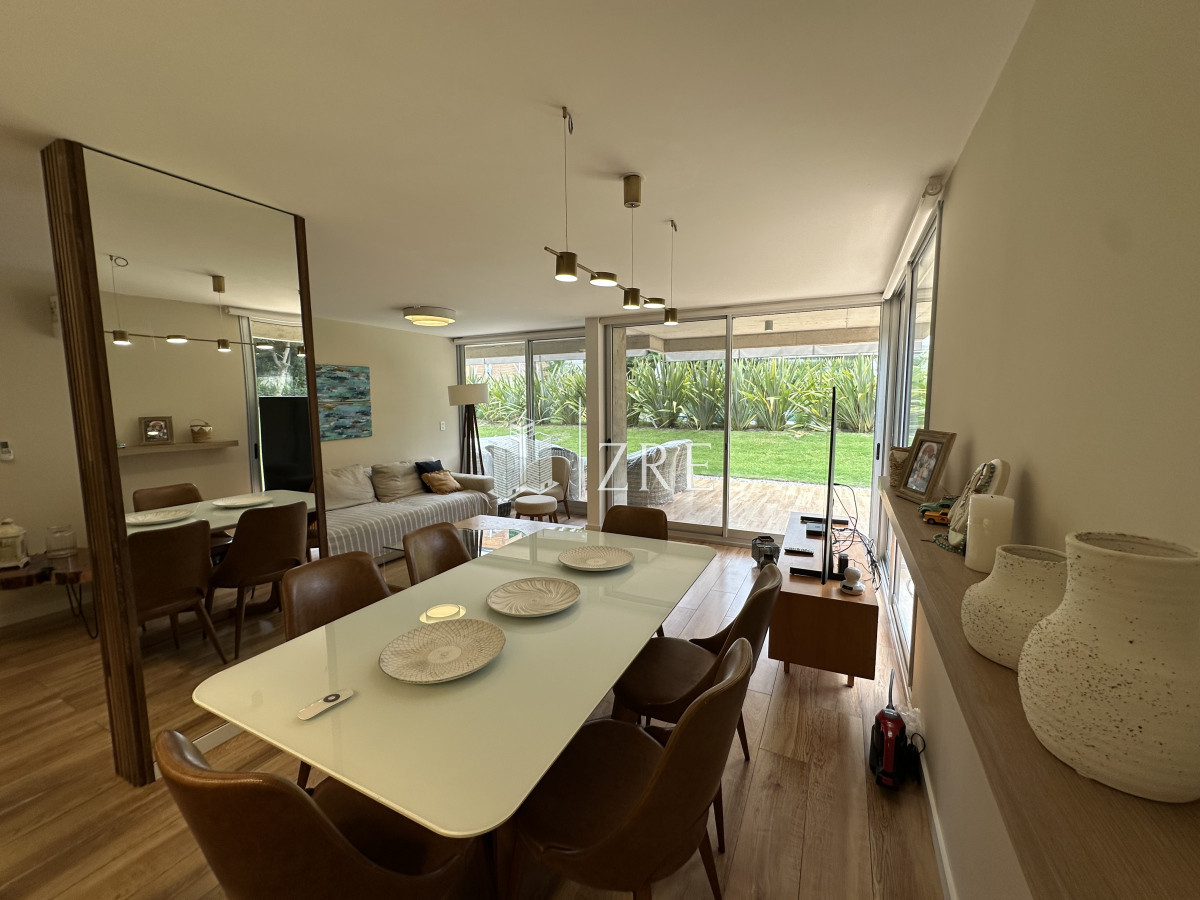 Apartamento ID.661 - Venta apartamento 3 dormitorios. Playa mansa, Punta del Este. 