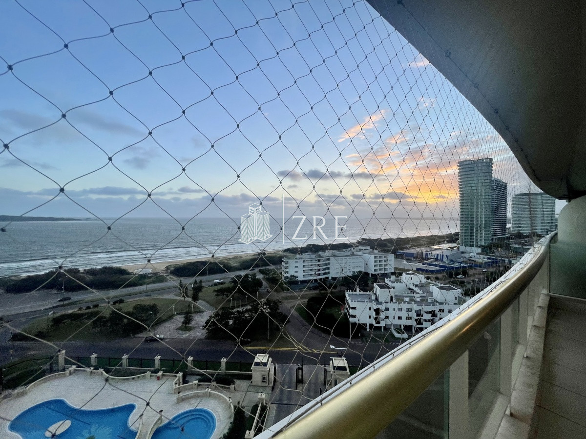 Apartamento ID.419 - Venta apartamento en playa mansa, primera línea, Punta del Este