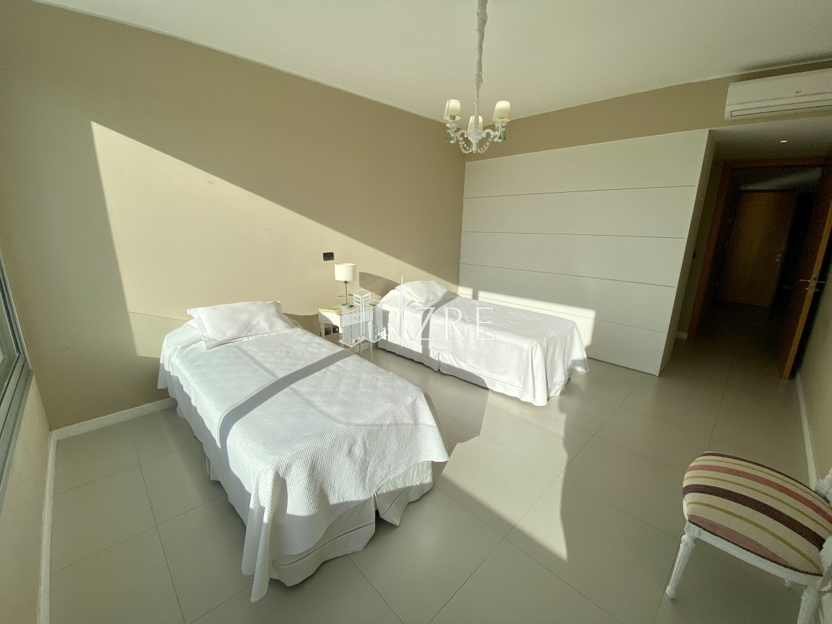 Apartamento ID.341 - Venta apartamento 4 dormitorios, playa brava Punta del Este 
