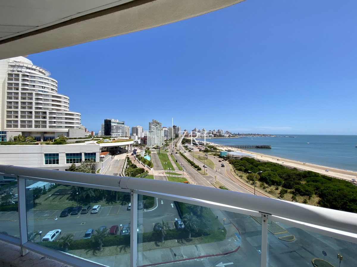 Apartamento ID.379 - Venta apartamento 3 dormitorios. Playa mansa, Punta del Este