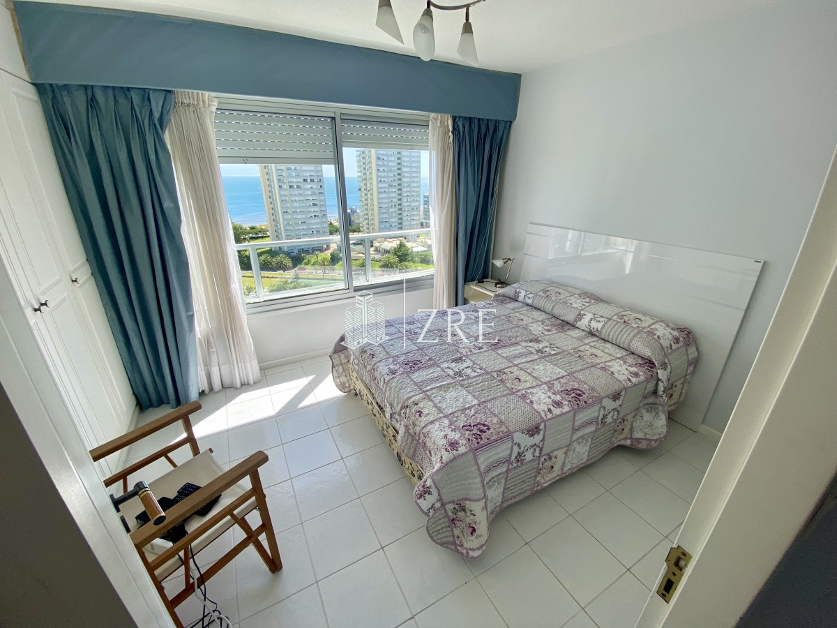 Apartamento ID.137 - Venta apartamento 3 dormitorios más dependencia, playa mansa. Punta del Este 