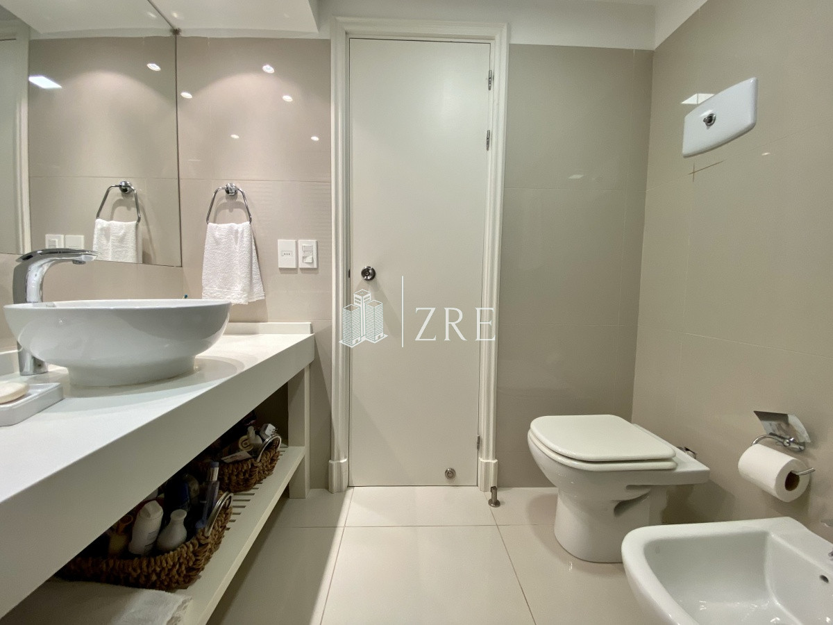 Apartamento ID.462 - Venta apartamento 4 dormitorios playa mansa Punta del Este