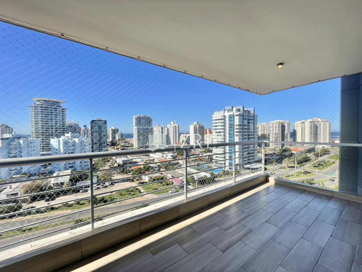 Apartamento ID.225 - Venta Departamento - 3 dormitorios + servicio - Punta Del Este -  Playa Mansa