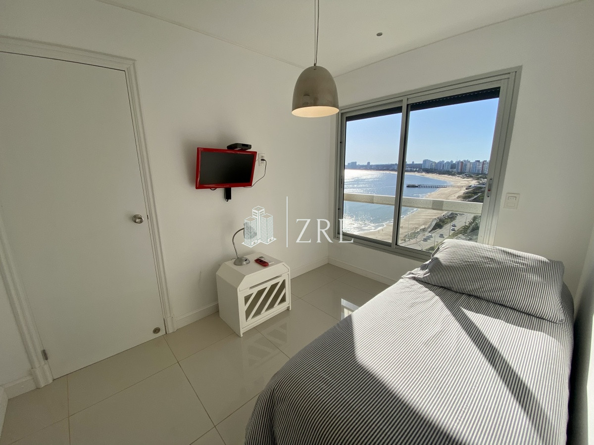 Apartamento ID.462 - Venta apartamento 4 dormitorios playa mansa Punta del Este
