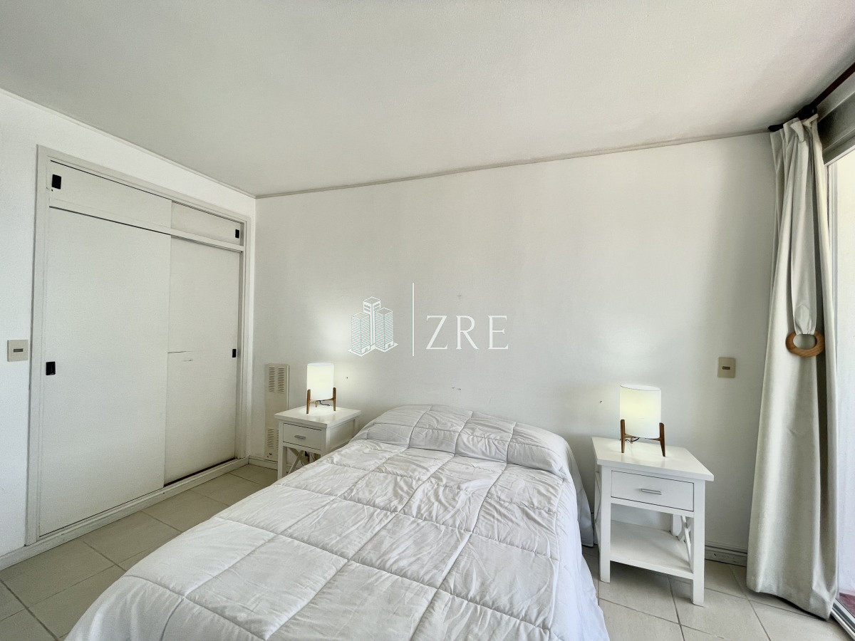 Apartamento ID.160 - Venta apartamento 1 dormitorio con vista al mar. Península, Punta del Este.  
