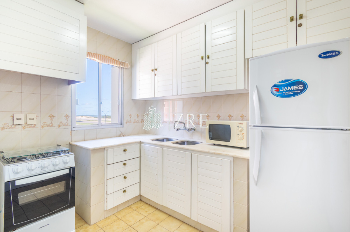 Apartamento ID.674 - Venta apartamento 3 dormitorios. Playa brava, Punta del Este. 