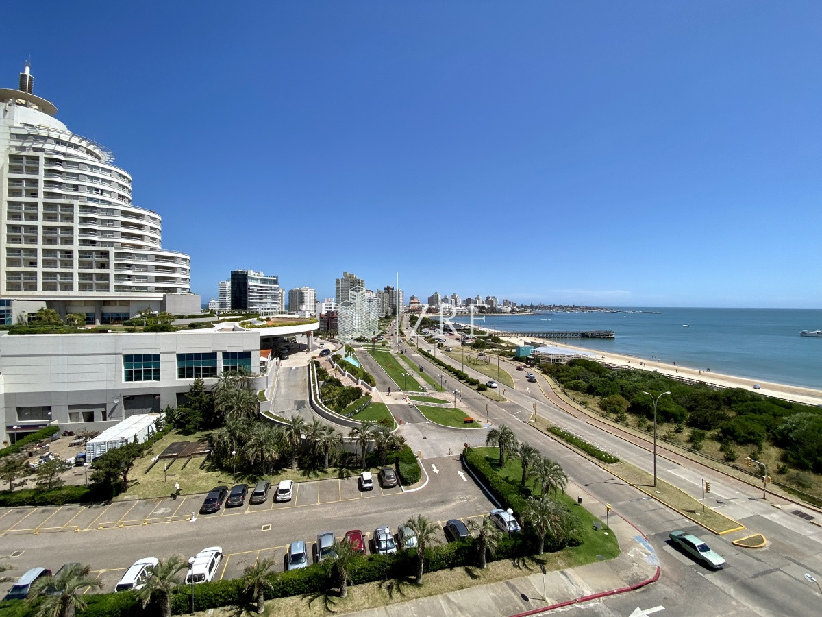 Apartamento ID.379 - Venta apartamento 3 dormitorios. Playa mansa, Punta del Este