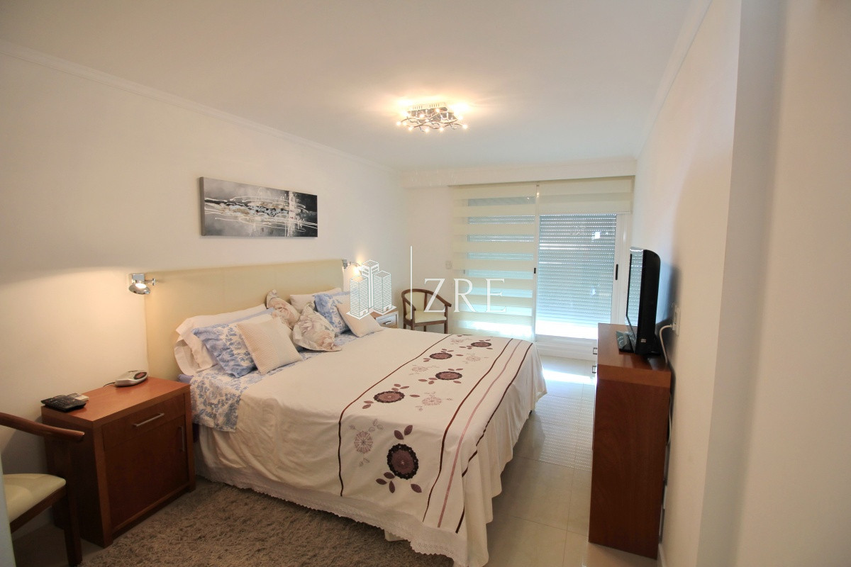 Apartamento ID.412 - Apartamento con servicios en venta y alquiler en Punta del Este, zona Conrad.