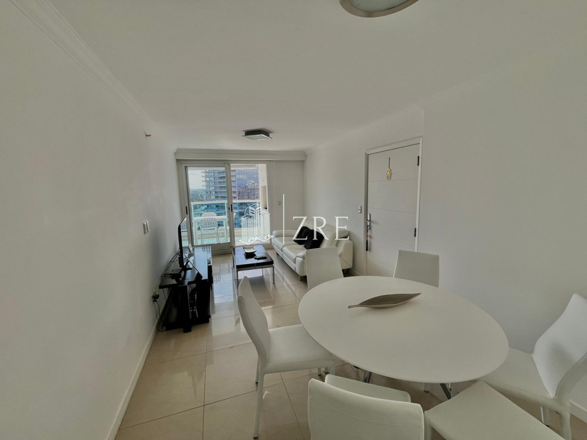 Apartamento ID.656 - Venta apartamento 2 dormitorios. Playa mansa, Punta del Este. 