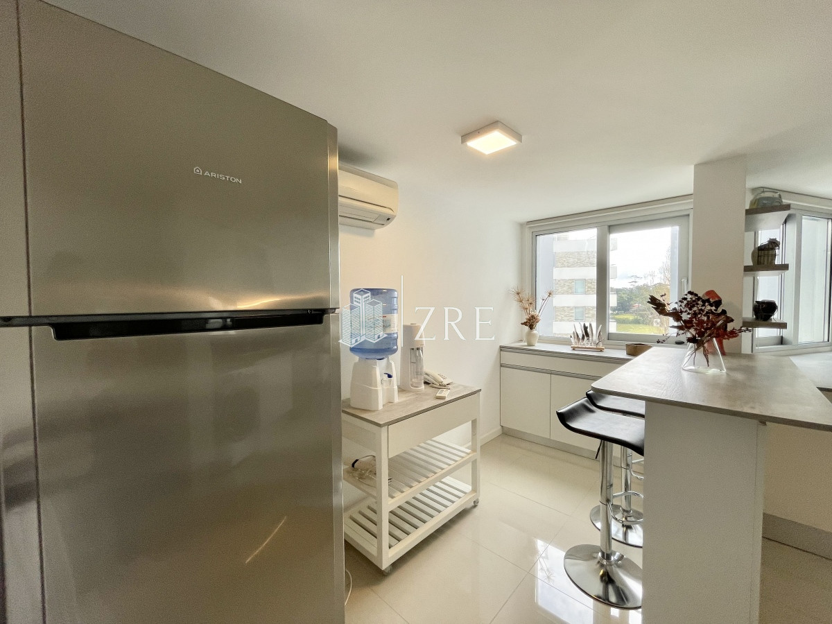 Apartamento ID.235 - venta apartamento 2 dormitorios  2 baños  Parrillero. Playa mansa, Punta del Este 