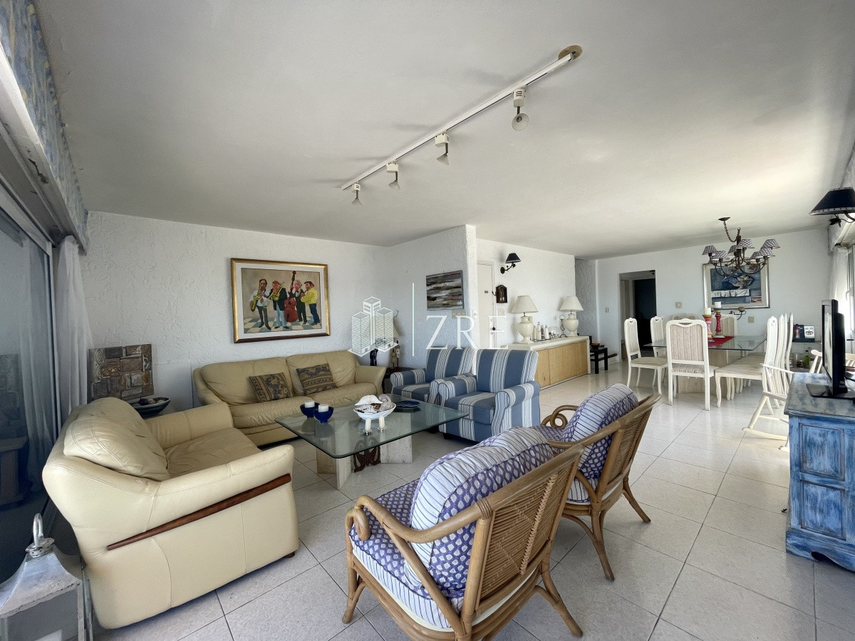 Apartamento ID.473 - Venta Apartamento en primera línea, Playa Brava, Punta del Este.