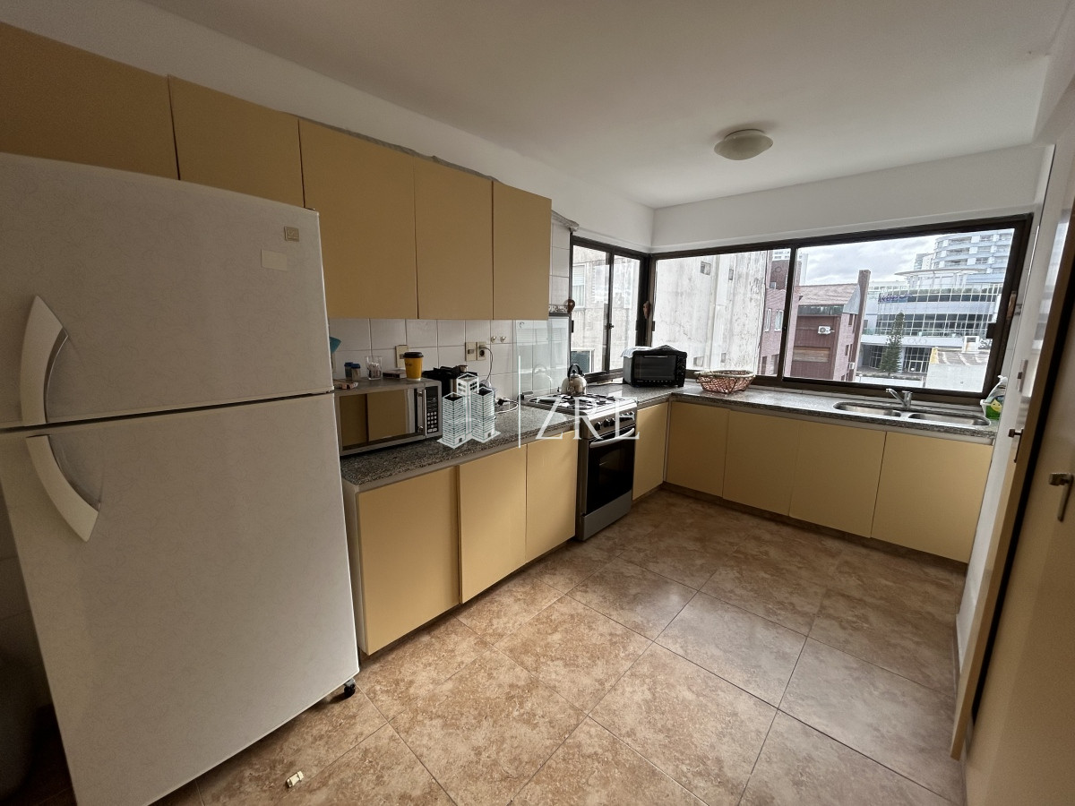 Apartamento ID.753 - Venta apartamento 3 dormitorios, Mansa, Punta del Este