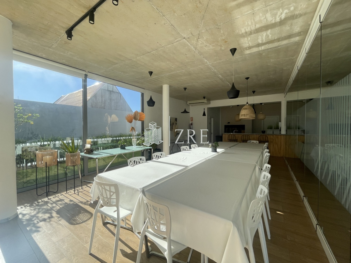 Apartamento ID.225 - Venta Departamento - 3 dormitorios + servicio - Punta Del Este -  Playa Mansa