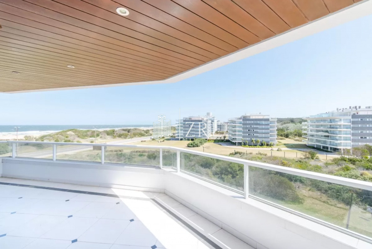 Apartamento ID.350 - Venta duplex 4 dormitorios playa brava Punta del Este