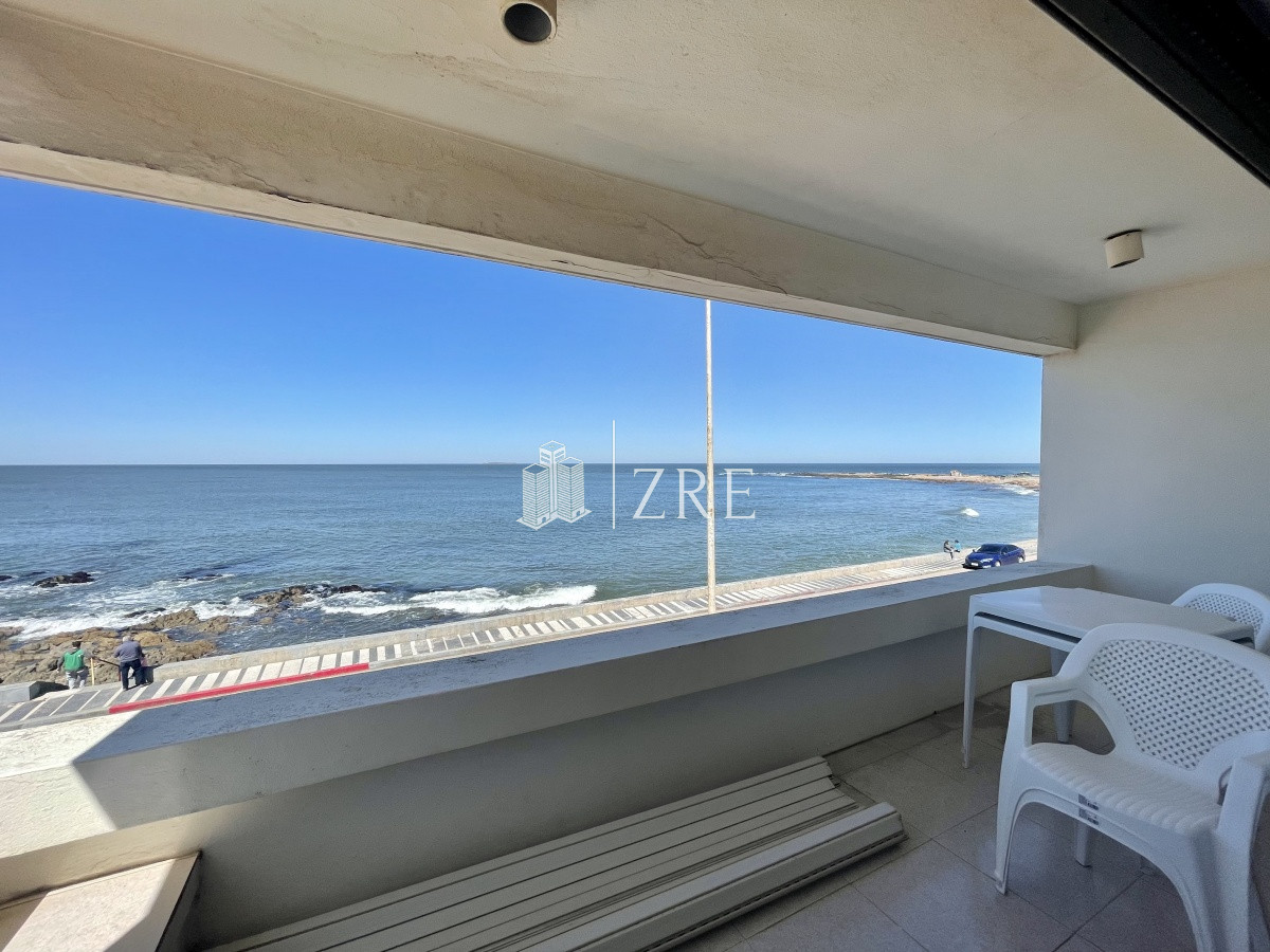 Apartamento ID.473 - Venta Apartamento en primera línea, Playa Brava, Punta del Este.