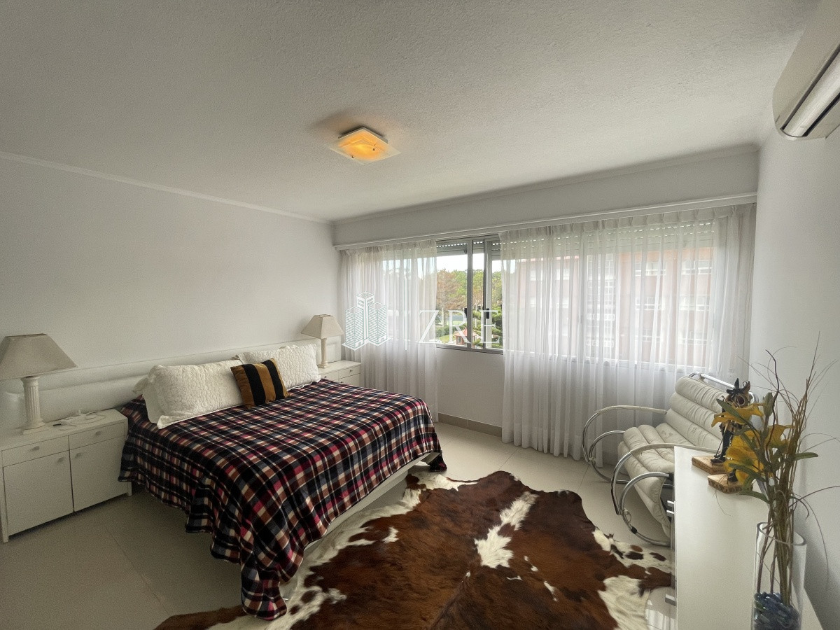 Apartamento ID.496 - Venta apartamento 3 dormitorios playa mansa Punta del Este
