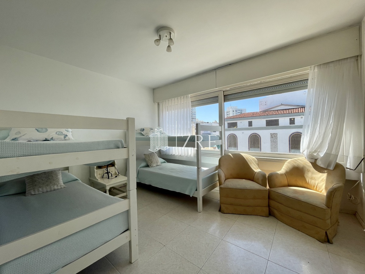 Apartamento ID.473 - Venta Apartamento en primera línea, Playa Brava, Punta del Este.