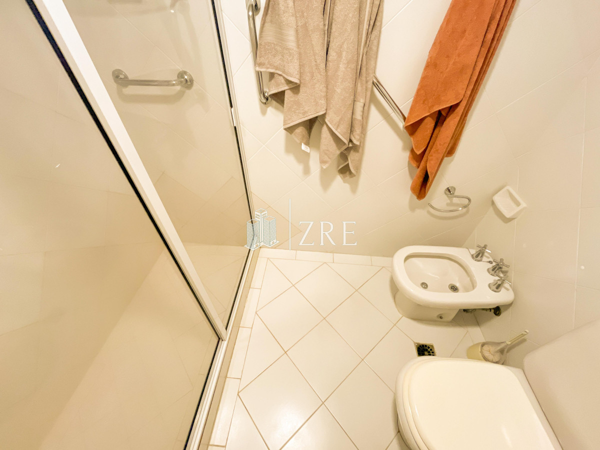 Apartamento ID.985 - Venta y alquiler apartamento en Península, Punta del Este 