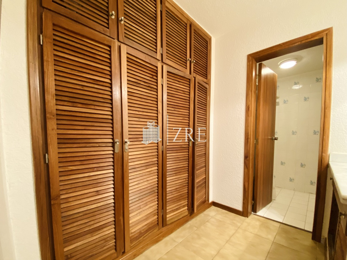 Apartamento ID.434 - Venta apartamento 3 dormitorios, piso alto, Torre tradicional en Punta del Este 