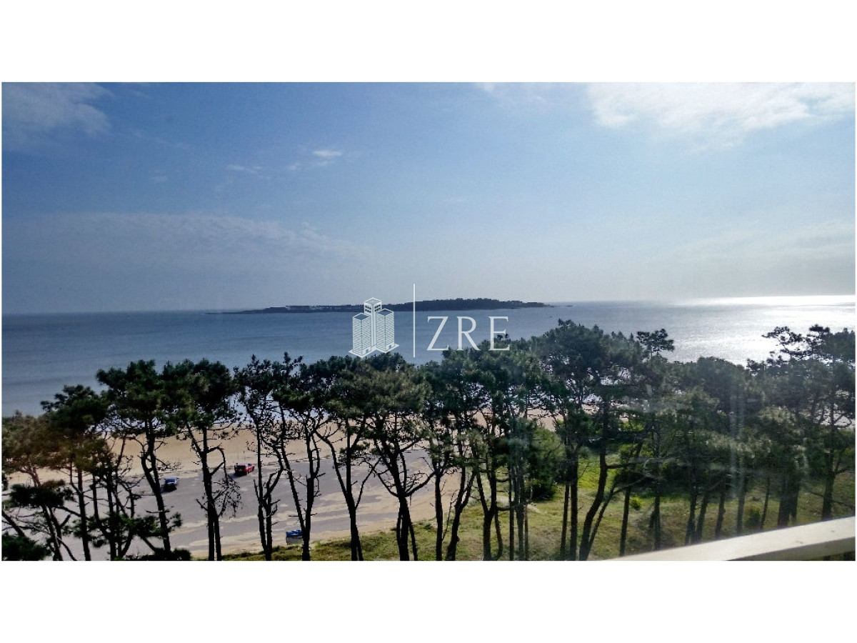 Apartamento ID.408 - Venta Apartamento en venta, primera playa mansa.