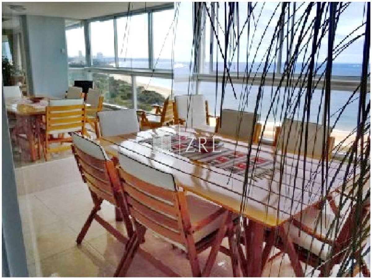 Apartamento ID.421 - Venta apartamento con vista al mar en playa mansa Punta del Este