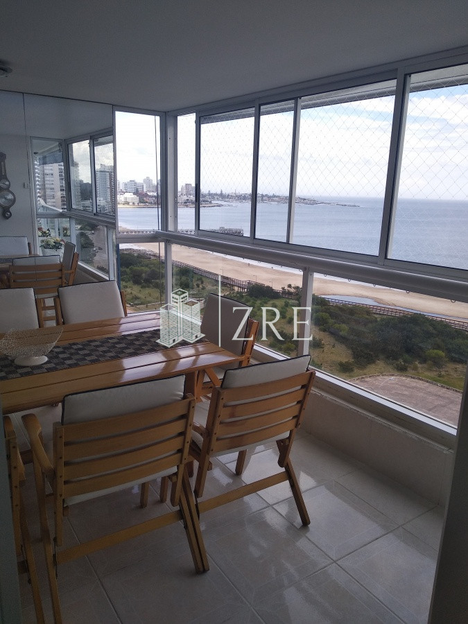 Apartamento ID.421 - Venta apartamento con vista al mar en playa mansa Punta del Este