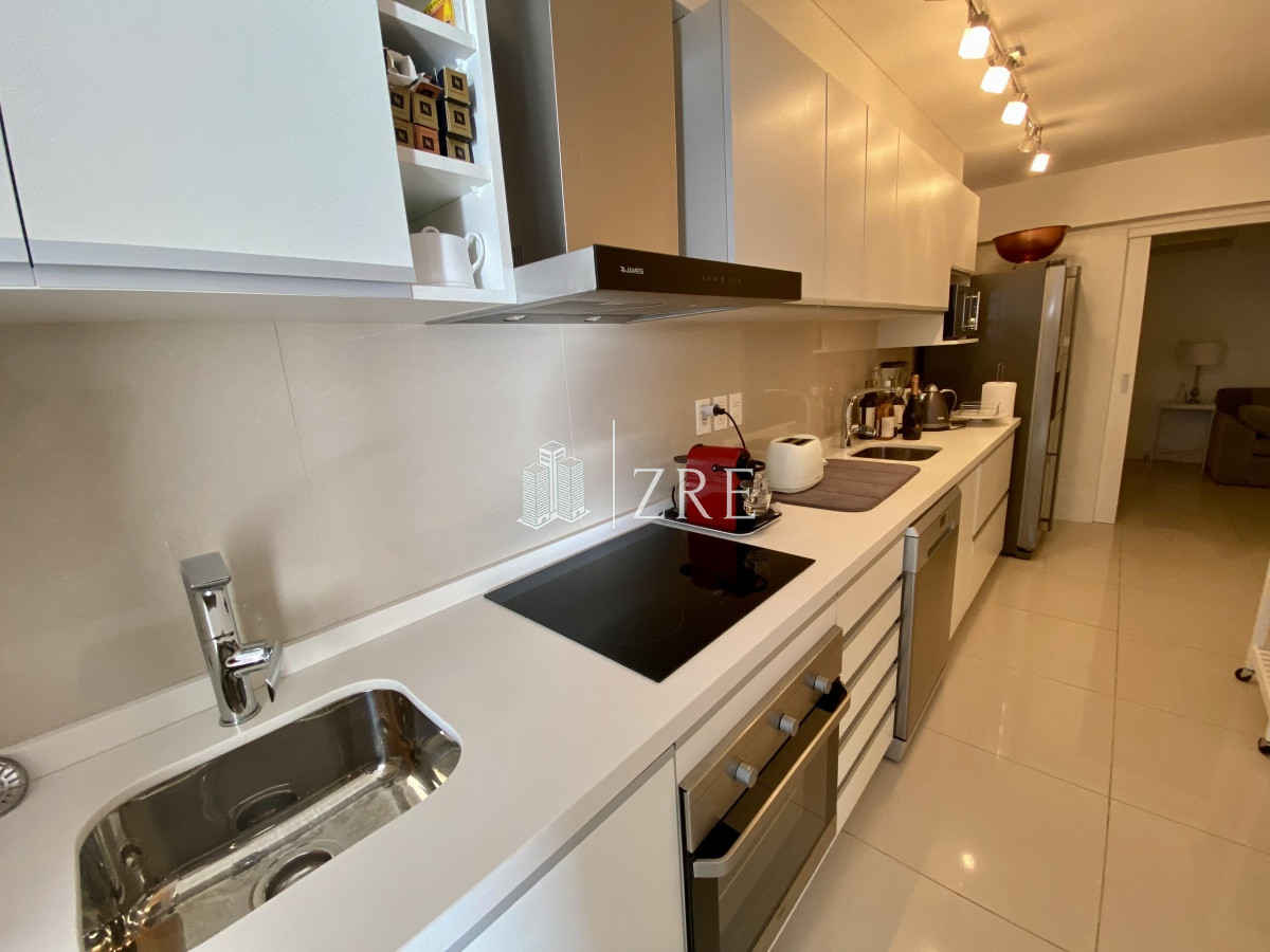 Apartamento ID.462 - Venta apartamento 4 dormitorios playa mansa Punta del Este
