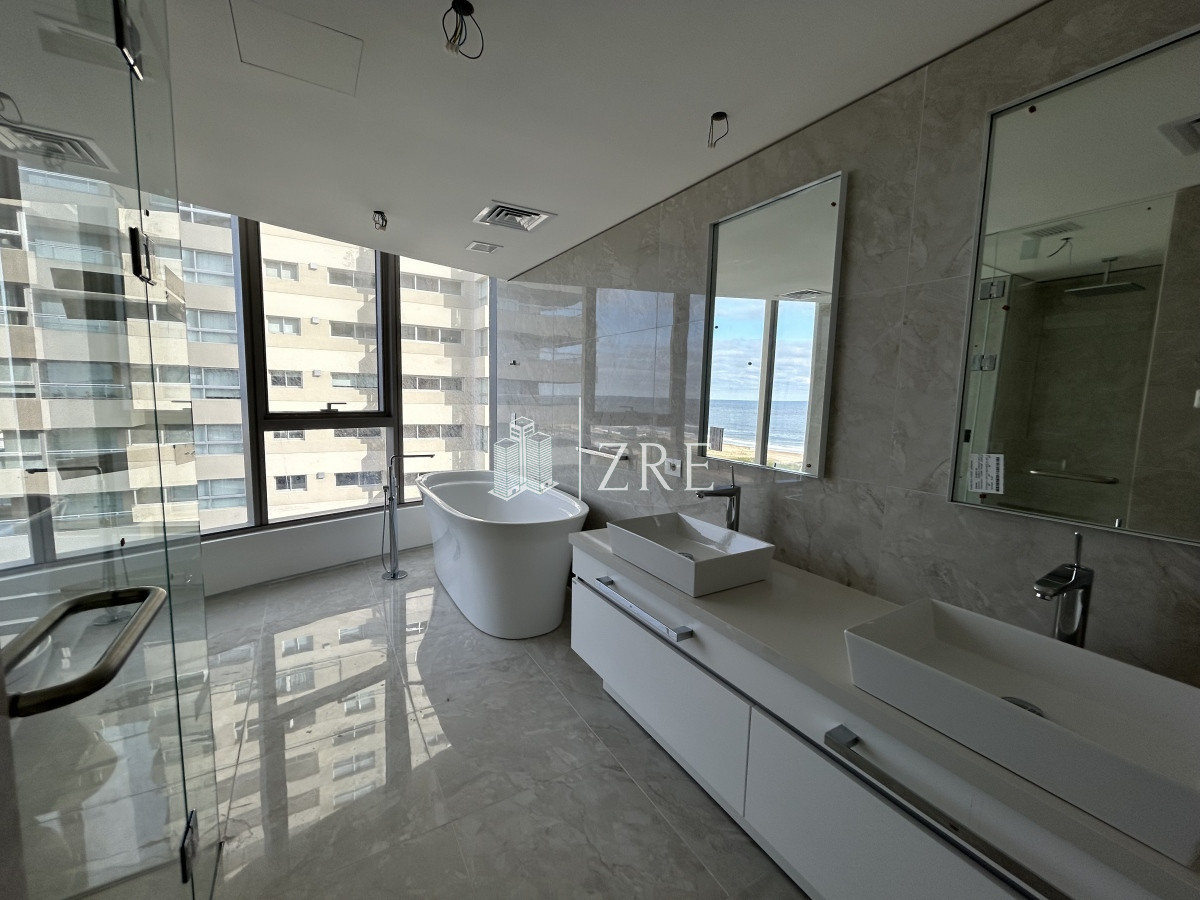Apartamento ID.105 - Venta apartamento Punta del Este con espectacular vista al mar. 4 dormitorios