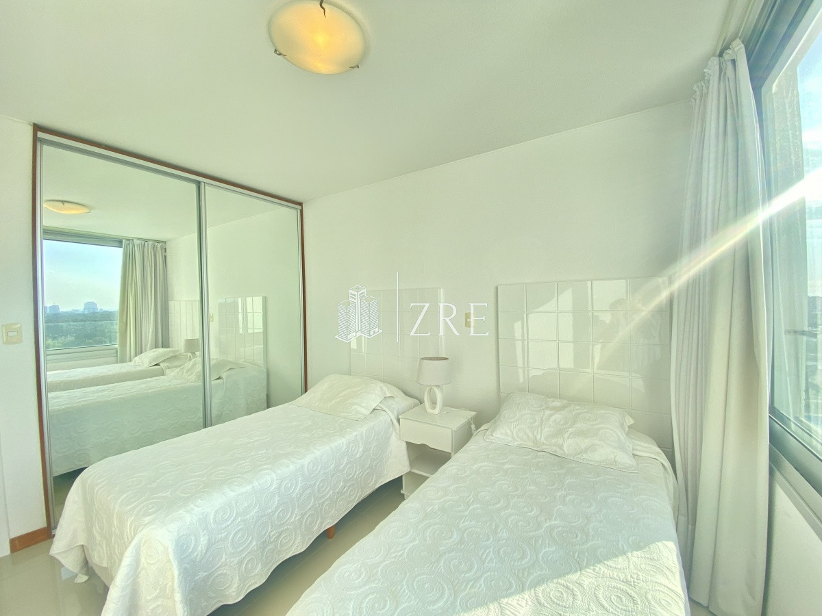 Apartamento ID.290 - Alquiler temporal tiburón III Punta del Este tres dormitorios.  